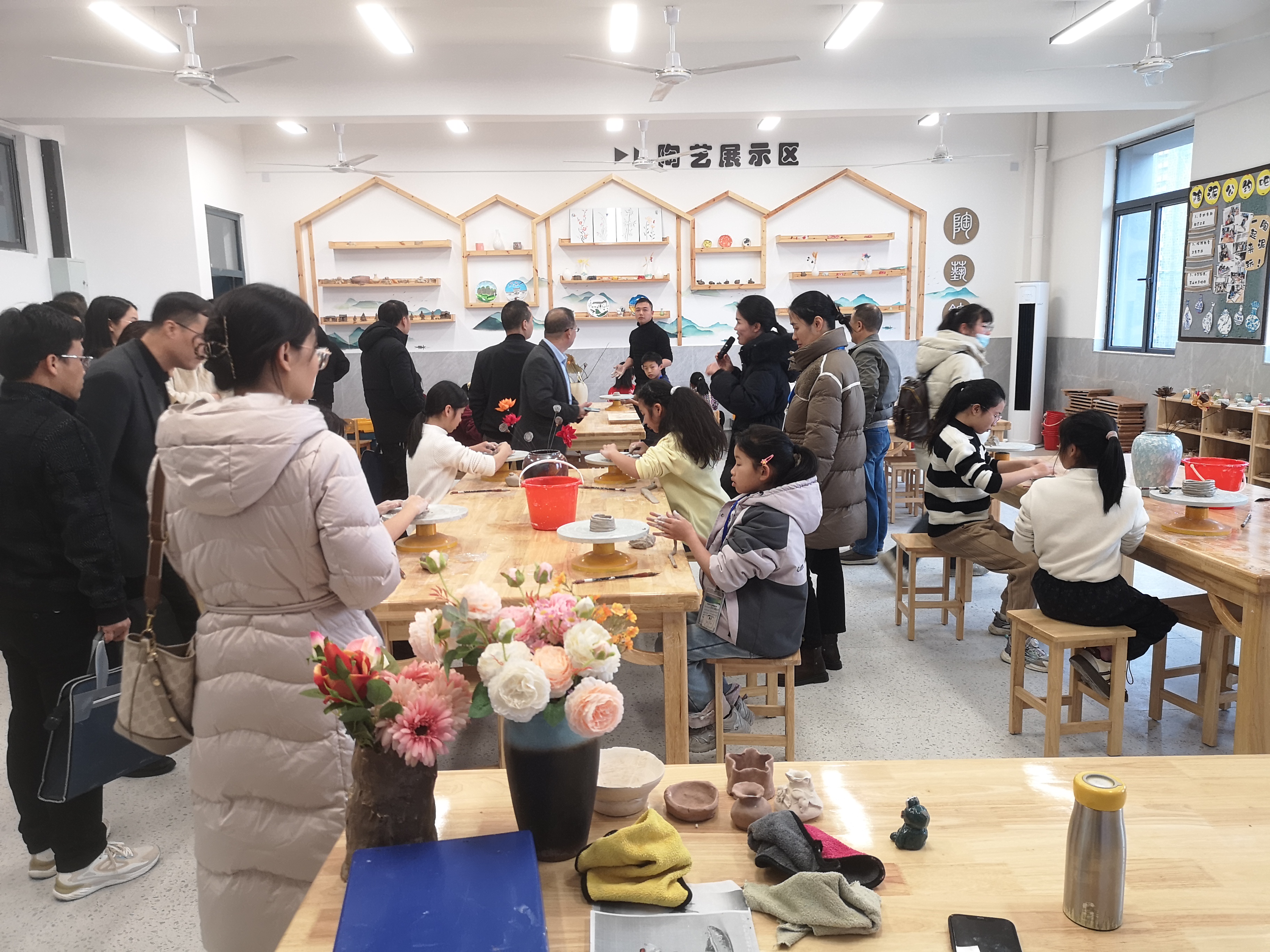 观摩陶艺兴趣小组活动.jpg